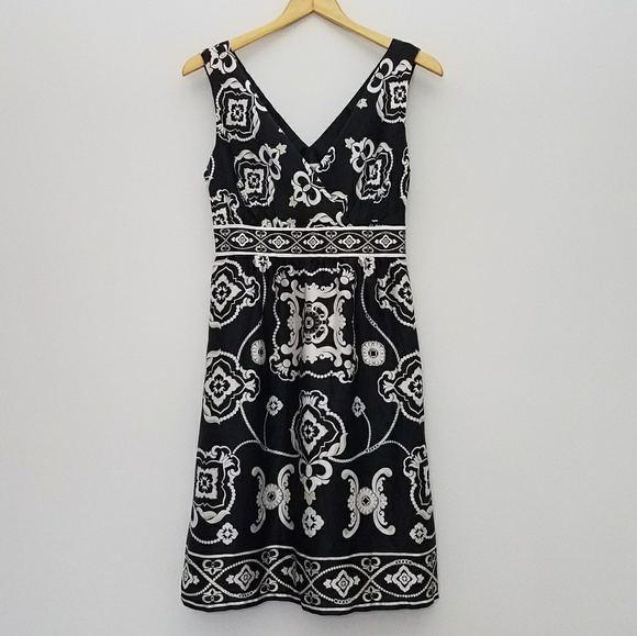 White House Black Market Dresses & Skirts - WHBM silk v neck cocktail dress size 4